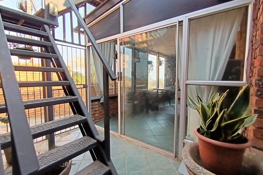 2 Bedroom Property for Sale in Meerhof North West
